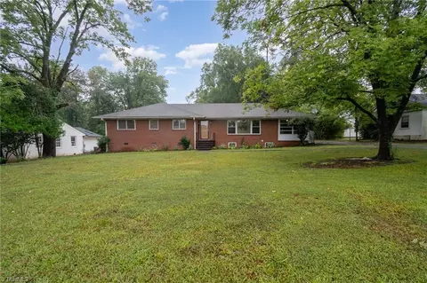 212 Cornwallis Dr W, Greensboro, NC 27408