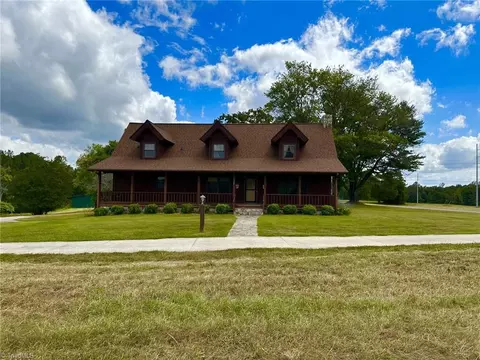 1345 Thomas Rd, Lexington, NC 27295