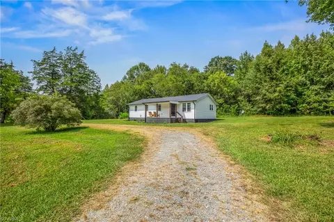 1498 W Nc Highway 65, Walnut Cove, NC 27052