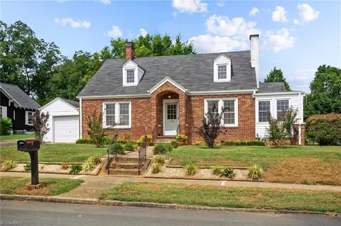 304 Hillcrest Dr, Lexington, NC 27292