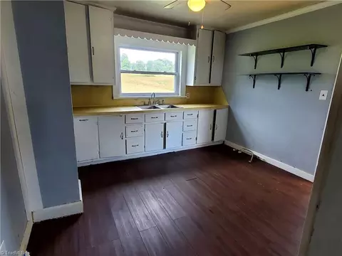 943 Haystack Rd, Mount Airy, NC 27030 photo 5