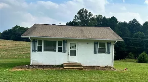 943 Haystack Rd, Mount Airy, NC 27030