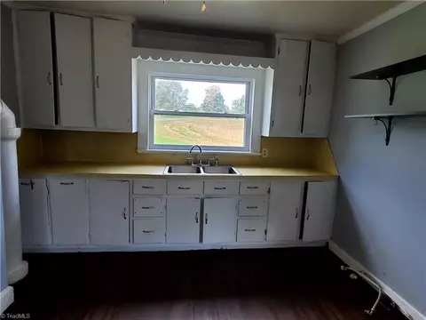 943 Haystack Rd, Mount Airy, NC 27030 photo 6