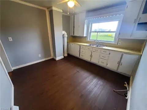 943 Haystack Rd, Mount Airy, NC 27030 photo 7