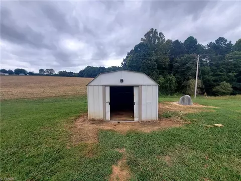943 Haystack Rd, Mount Airy, NC 27030 photo 22