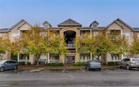4455 Brassfield Dr #207, Winston Salem, NC 27105
