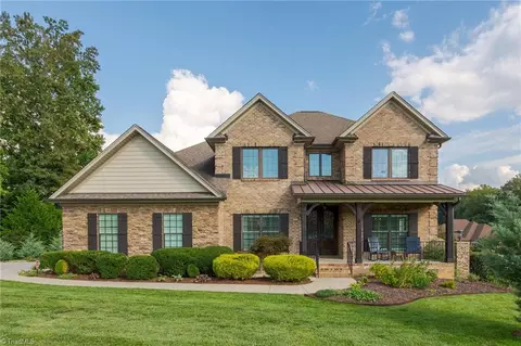 207 Pinnacle Dr, High Point, NC 27265