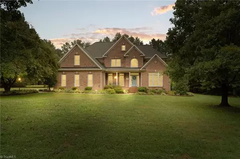 4704 Laurel Oaks Dr, Greensboro, NC 27406
