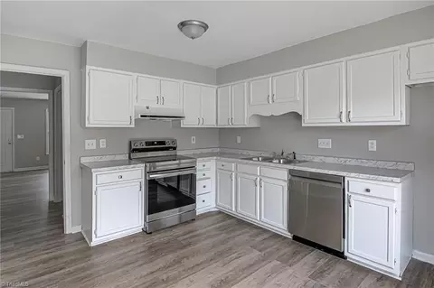 1445 Bailey Cir, High Point, NC 27262 photo 9