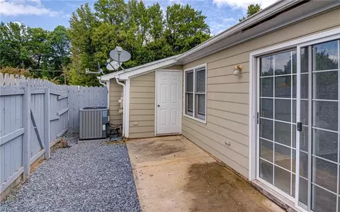 1445 Bailey Cir, High Point, NC 27262 photo 17