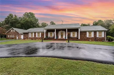 195 Oak Ln, State Road, NC 28676