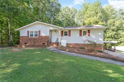 1387 Sullivan Rd, Thomasville, NC 27360