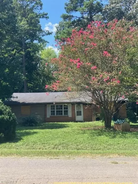 608 Pine Tree Es Dr, Salisbury, NC 28144 photo 2