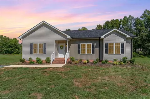 3777 Jennifer View Dr, Asheboro, NC 27205