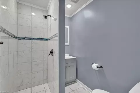 Bath - 1261 Dixie Pl, High Point, NC 27260 photo 1 of 1