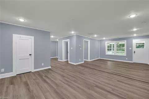 Living - 1261 Dixie Pl, High Point, NC 27260 photo 2 of 7