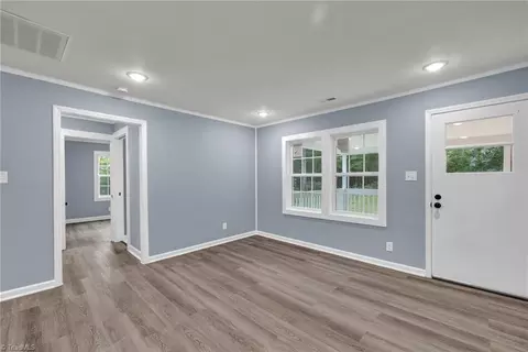 Living - 1261 Dixie Pl, High Point, NC 27260 photo 7 of 7