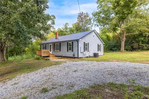 1261 Dixie Pl, High Point, NC 27260