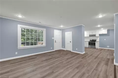 Living - 1261 Dixie Pl, High Point, NC 27260 photo 3 of 7