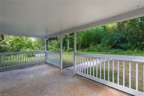 Exterior - 1261 Dixie Pl, High Point, NC 27260 photo 3 of 7