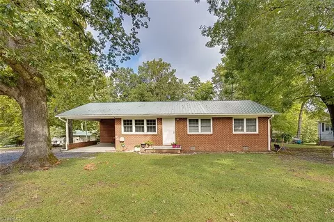 142 Emmanuel Church Rd, Asheboro, NC 27205