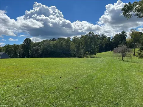 000 Airplane Way, Dobson, NC 27017