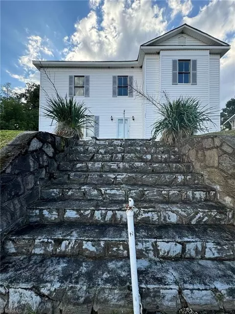249 Bridge St N, Elkin, NC 28621