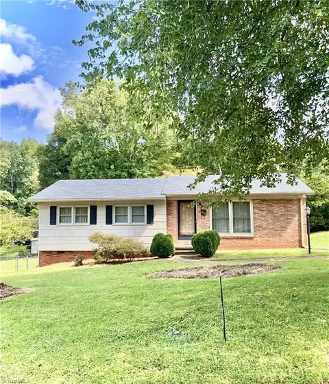 2716 Woodbury Dr, Burlington, NC 27217