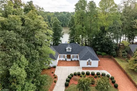 101 Willoughby Blvd, Greensboro, NC 27408