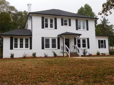 4150 Shattalon Dr, Winston Salem, NC 27106