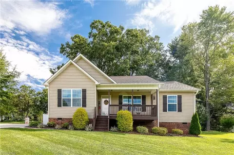 4354 Briarcliff Rd, Thomasville, NC 27360