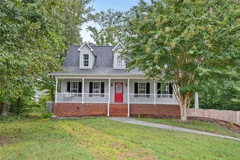 3900 Meredith Woods Ct, Winston Salem, NC 27107