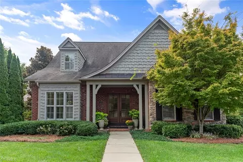 5574 Foxgate Cir, Winston Salem, NC 27106