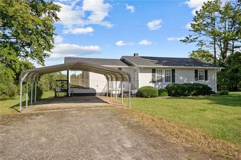 377 Towe Rd, Pilot Mountain, NC 27041