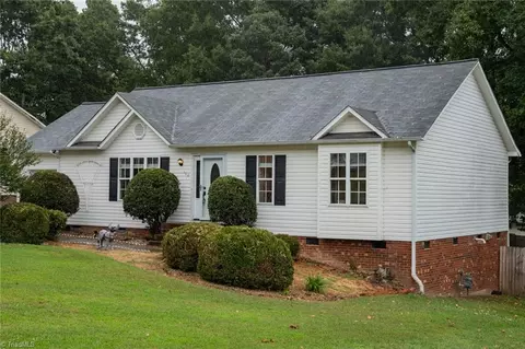 104 Browning Dr, Thomasville, NC 27360