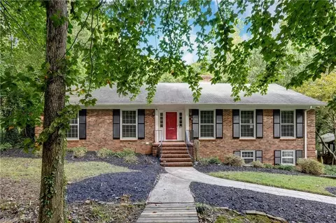 305 Pineburr Rd, Greensboro, NC 27455