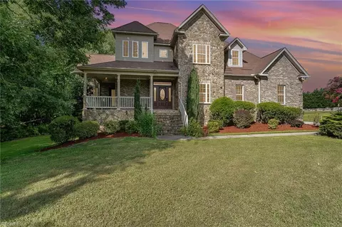 7102 Guilding Dr, Greensboro, NC 27455