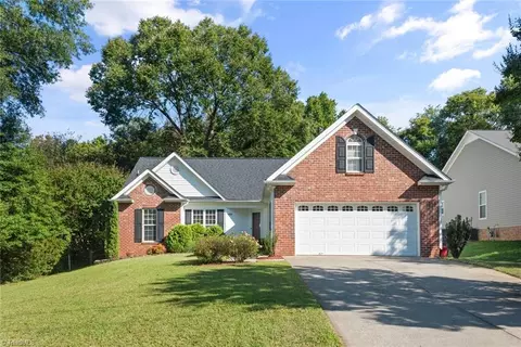 2721 Burlwood Dr, Winston Salem, NC 27103