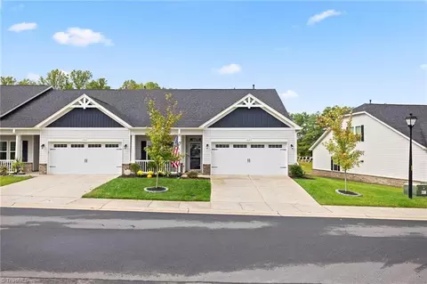 1685 Coopers Hawk Dr, Kernersville, NC 27284