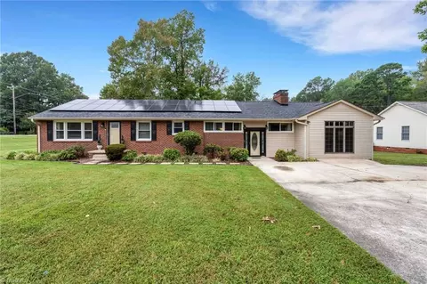 2820 Pine Lake Dr, Greensboro, NC 27407
