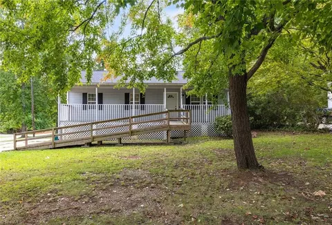 127 Meadow Wood Dr, Thomasville, NC 27360
