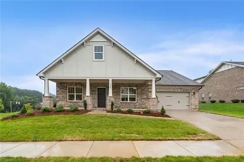1003 Beechcrest Dr, Kernersville, NC 27284
