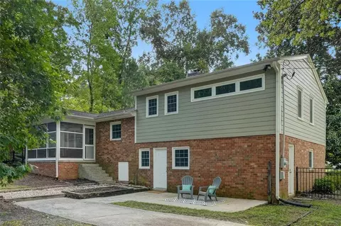 2416 Springwood Dr, Greensboro, NC 27403