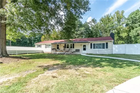 836 Halsbrook Rd, Greensboro, NC 27406