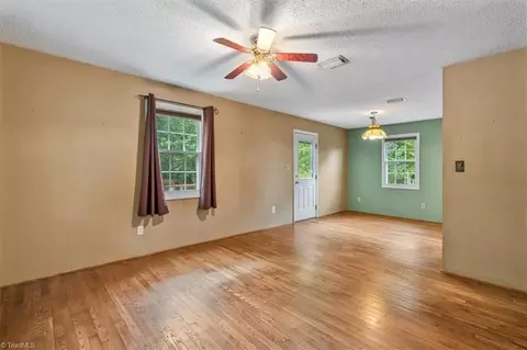Living - 944 Webb Loop, Madison, NC 27025 photo 3 of 4