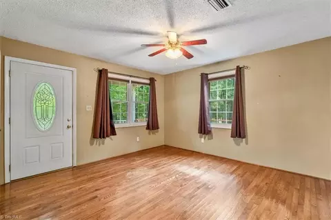 Living - 944 Webb Loop, Madison, NC 27025 photo 2 of 4
