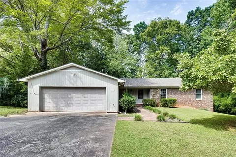 1935 Greenwood Rd, Asheboro, NC 27203