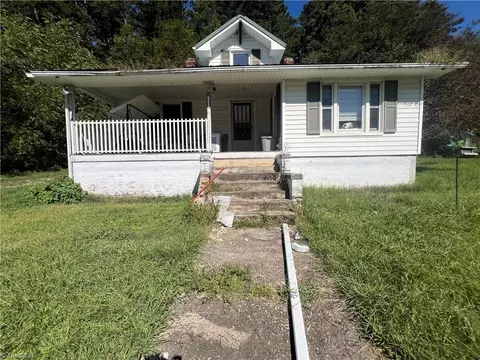 1767 Pine St E, Mount Airy, NC 27030 photo 1