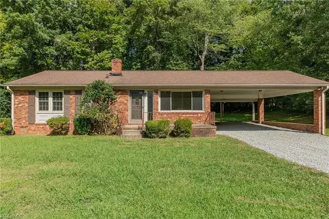 3318 Pine Valley Rd, High Point, NC 27265