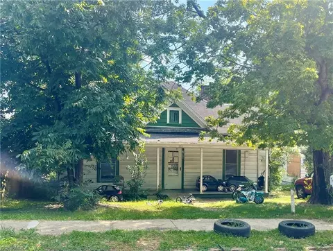 706 Commerce Ave E, High Point, NC 27260